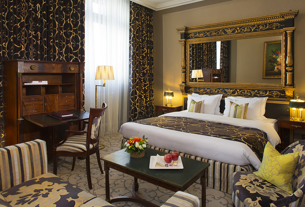 hotel la cigogne lampes
