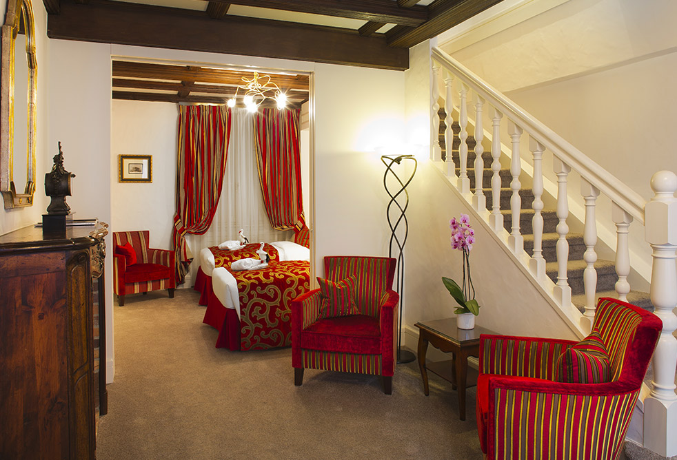  hotel la cigogne lustre suite